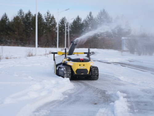 Yarbo - autonomní robotický nosič nářadí