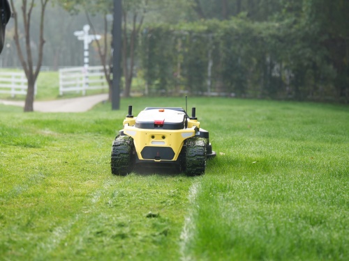 Yarbo - autonomní robotický nosič nářadí
