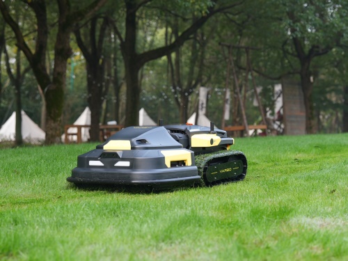 Yarbo - autonomní robotický nosič nářadí