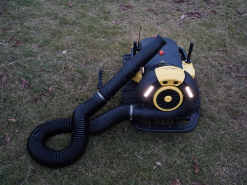 Yarbo - autonomní robotický nosič nářadí